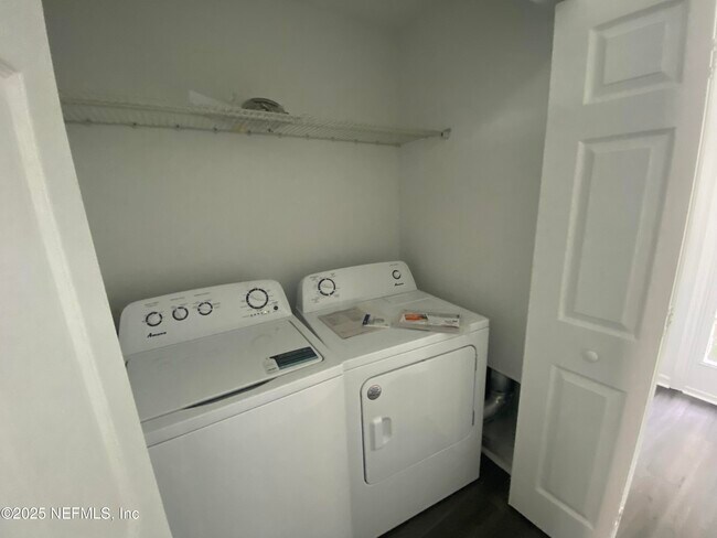 Building Photo - 11859 Lake Bend Cir