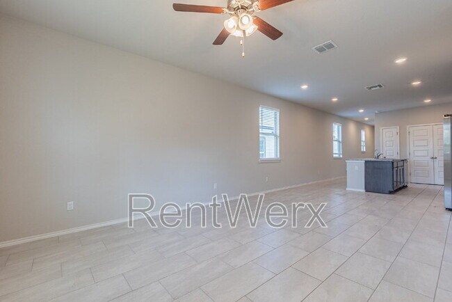 Building Photo - 10110 Jardin Verde