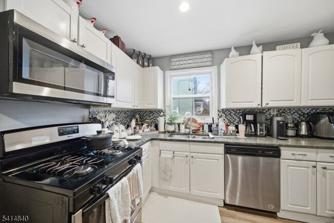 Building Photo - 94 S 21st Ave