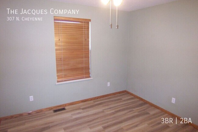 Building Photo - 307 N. Cheyenne-