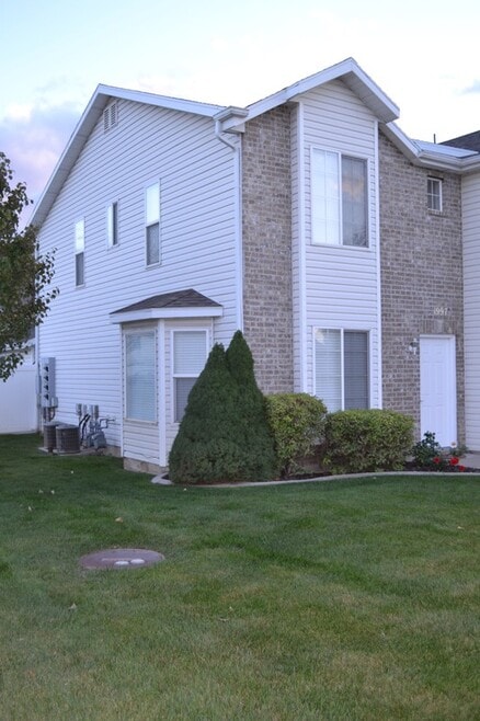 Building Photo - 1997 N 425 W