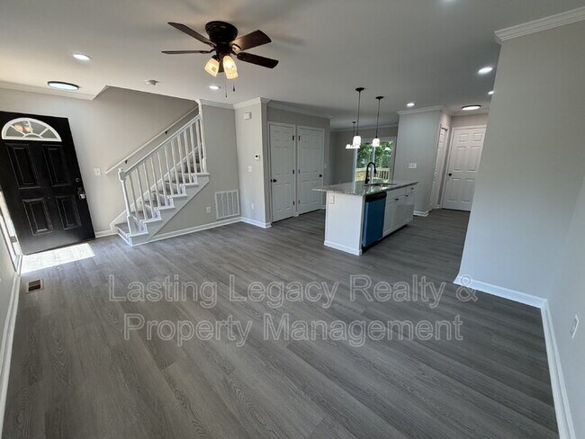 Building Photo - 2036 Harrison Ave
