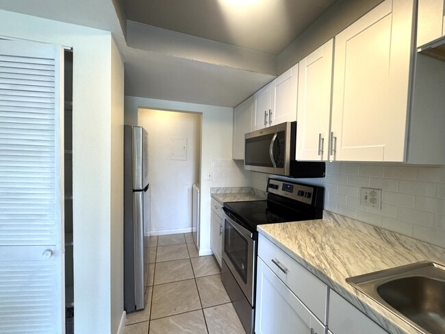 Building Photo - 5845 La Costa Dr