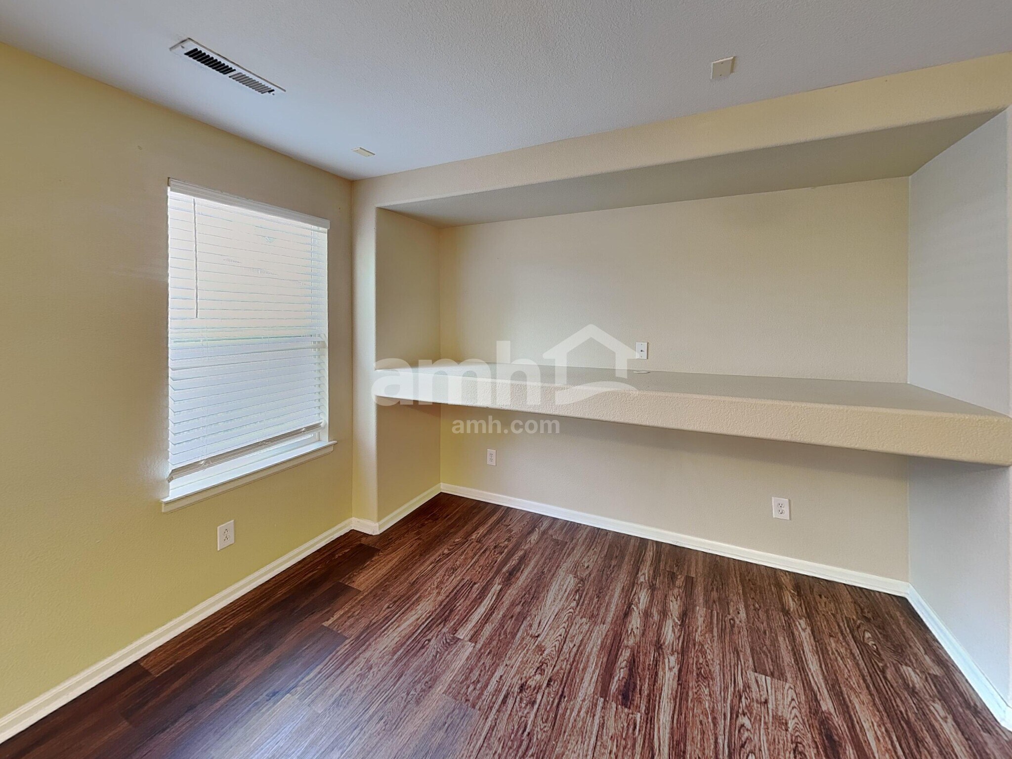 Building Photo - 810 Sunrise Dr