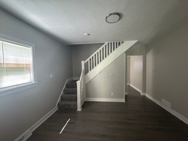 Building Photo - 1926 E Adams St