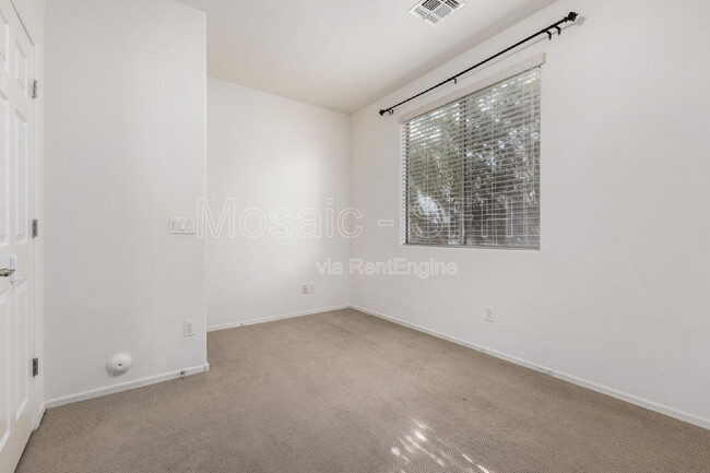 Building Photo - 2656 E Boston St