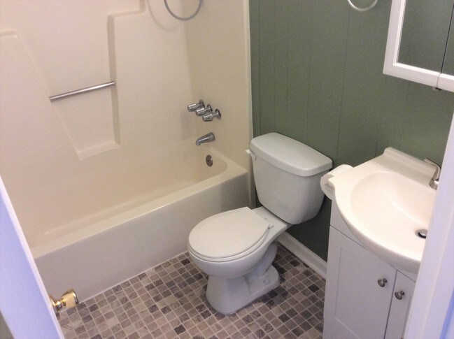 Building Photo - 210 Shipman Rd