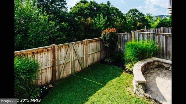 Building Photo - 23421 Spice Bush Terrace