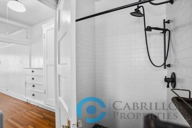 Building Photo - 401 Juniper St