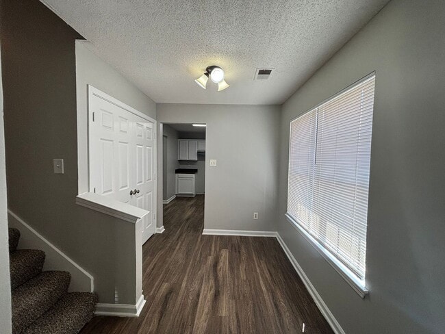 Building Photo - 7149 Charlton Way