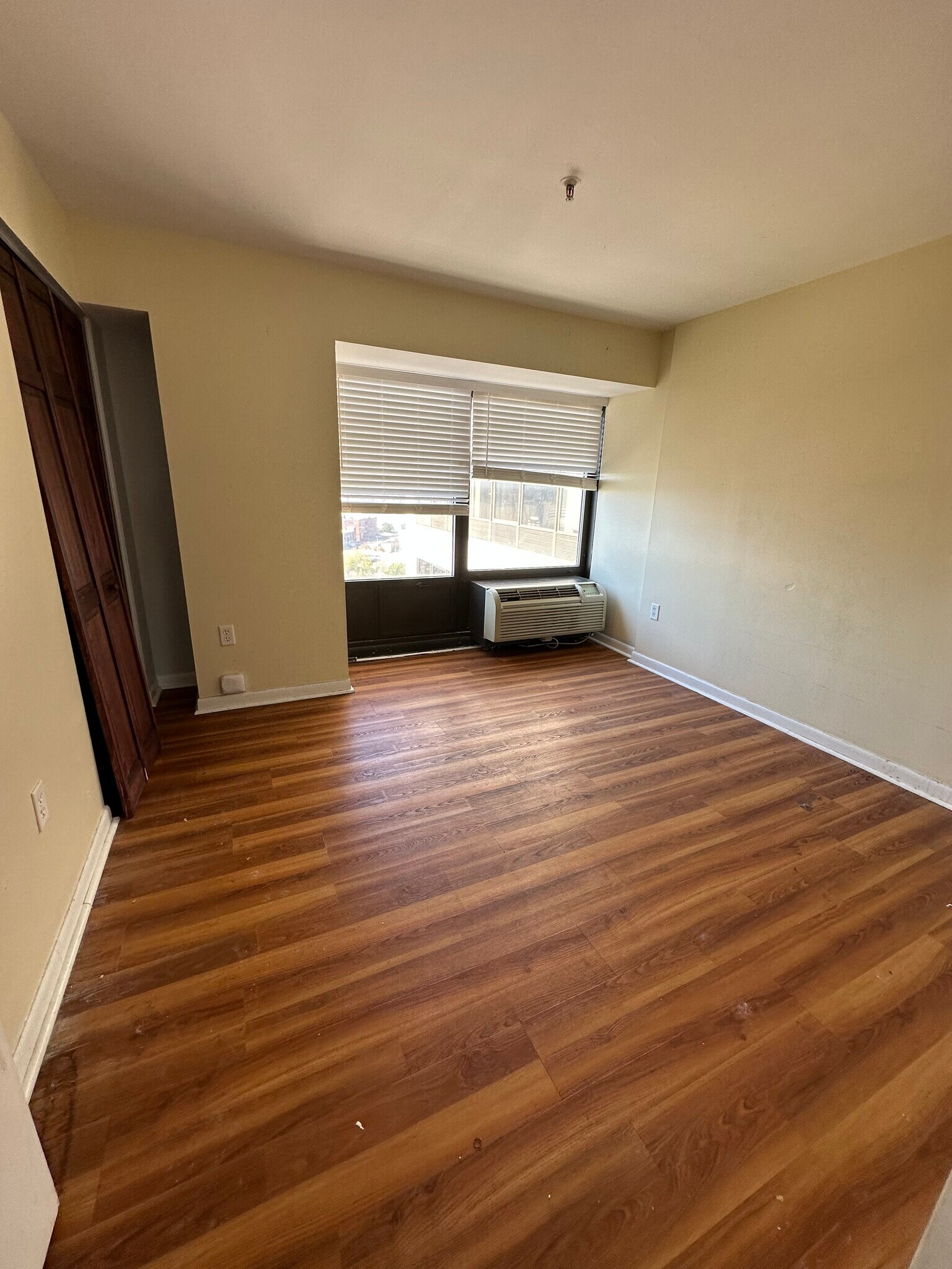 Building Photo - 300 Riverfront Dr