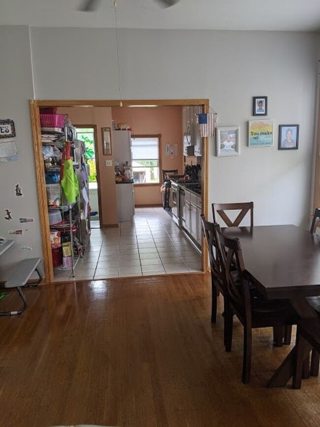 Building Photo - Spacious Single Family Home