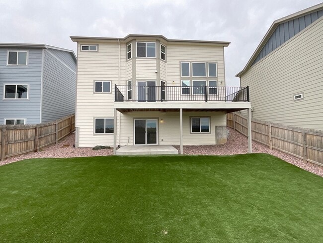 Building Photo - 3 Bedroom Home Available Near S Powers Blv...