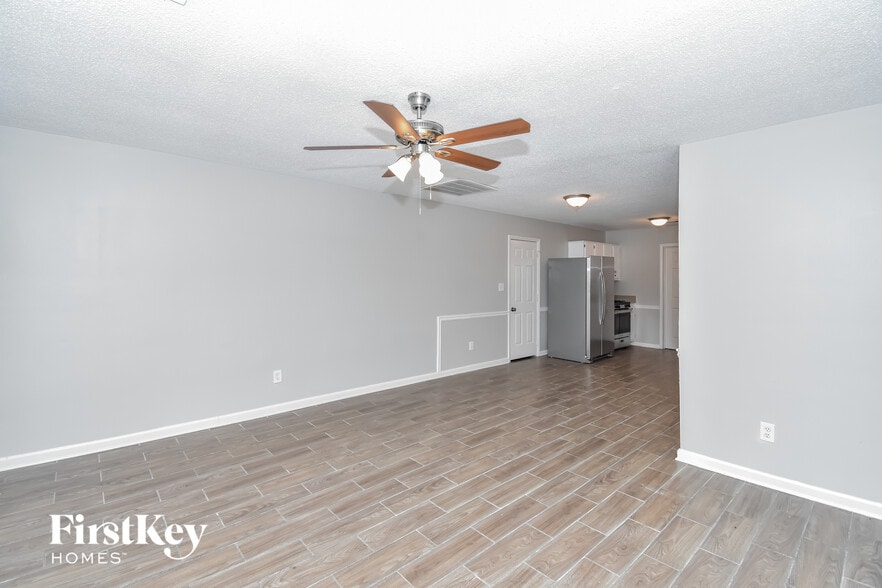 Building Photo - 41 Country Village Dr