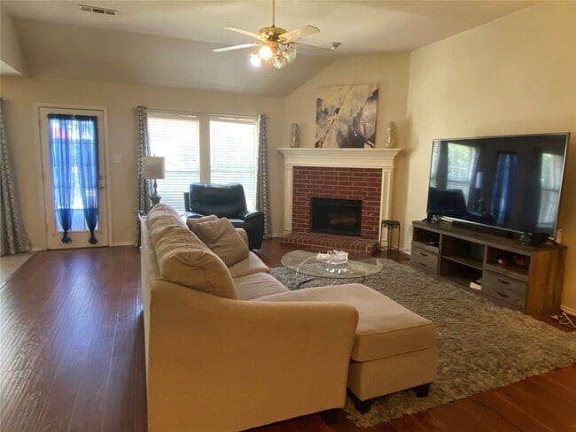 Building Photo - 2324 Treyburn Ct