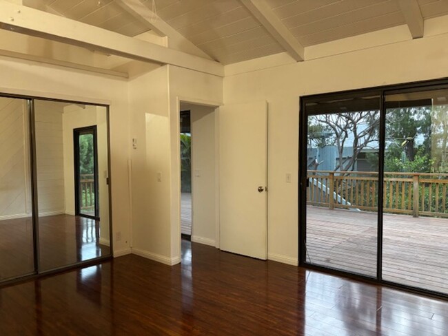 Building Photo - 2 Bedroom/2 Bathroom with Gorgeous Lanai a...