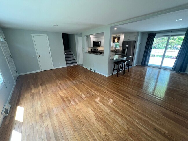 Building Photo - Single Family, Raised Ranch With Many Upda...