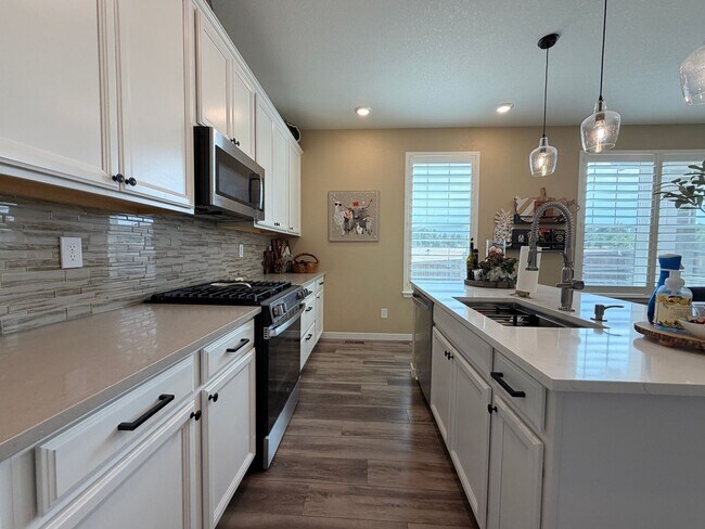 Building Photo - Exquisite Elizabeth Home