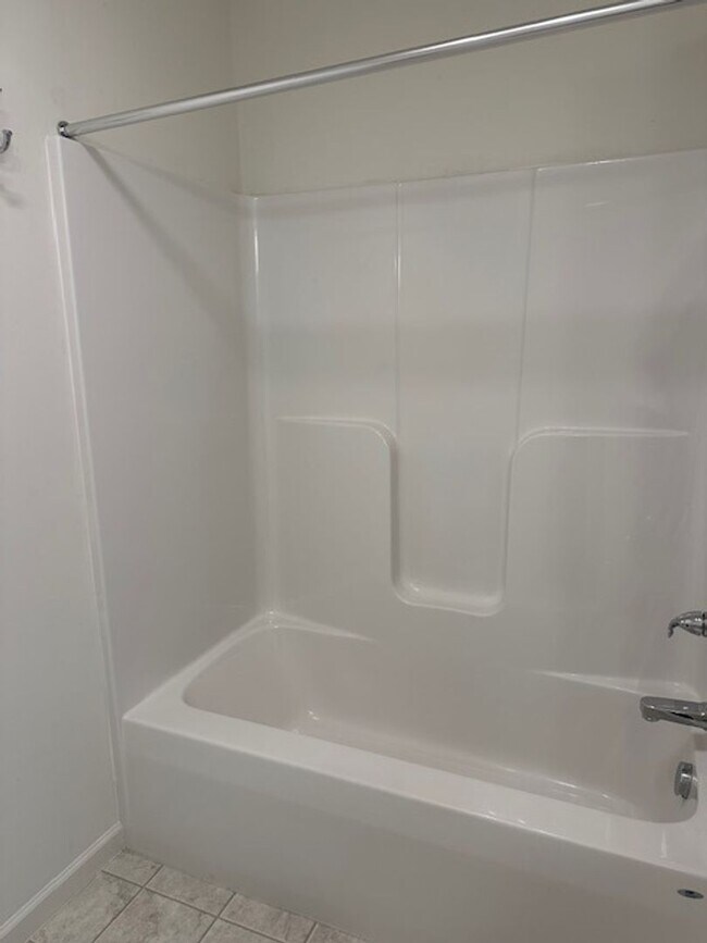 Building Photo - 7867 Oakbrook Dr