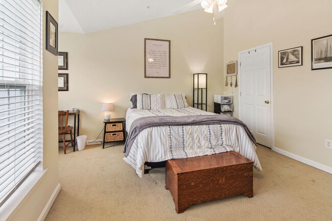 Building Photo - 29 Harbour Heights Dr