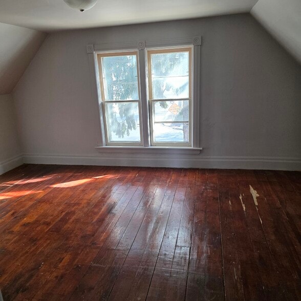 Building Photo - 384 S Hickory St