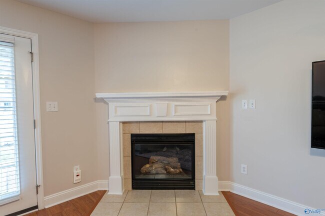 Building Photo - 2524 Oak Pl Dr SE