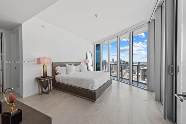 Building Photo - 851 NE 1st Ave