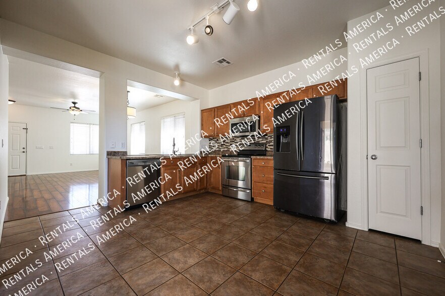 Building Photo - 2010 S Falcon Dr