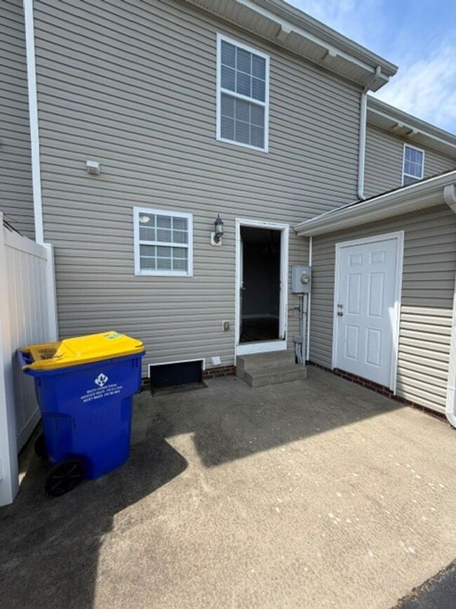 Building Photo - 257 Audley Ave