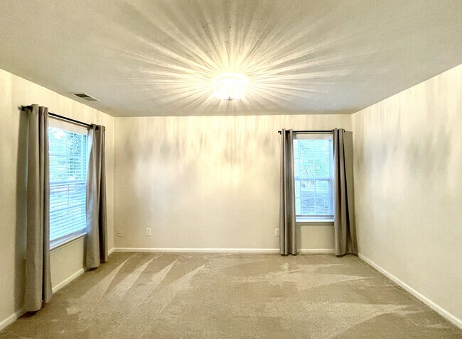 Building Photo - 6207 Oaken Gate Dr S