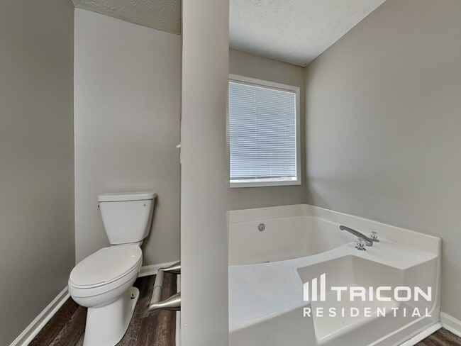 Building Photo - 4194 Riverbank Ct
