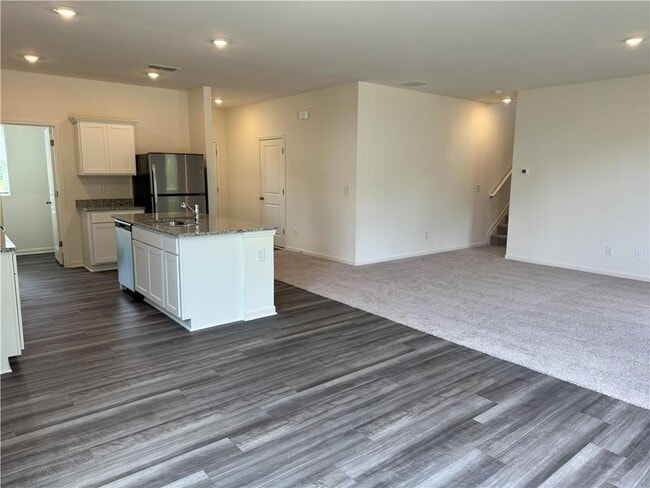 Building Photo - 533 Corinth Dr