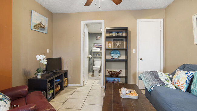 Building Photo - 513 Lantana St