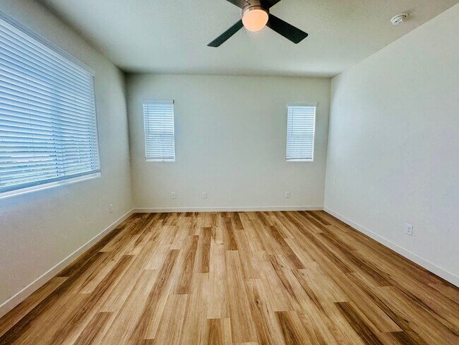 Building Photo - 6537 N 15th Dr