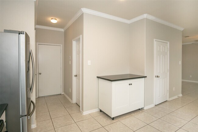 Building Photo - 2535 Elm Crossing Trail