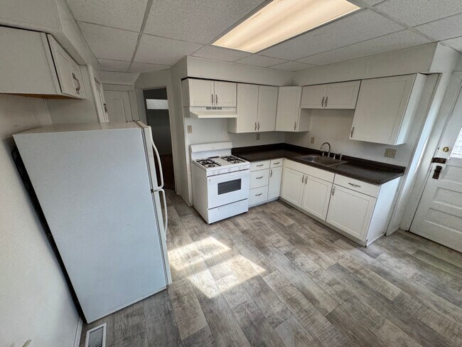 Building Photo - 724 Wills St