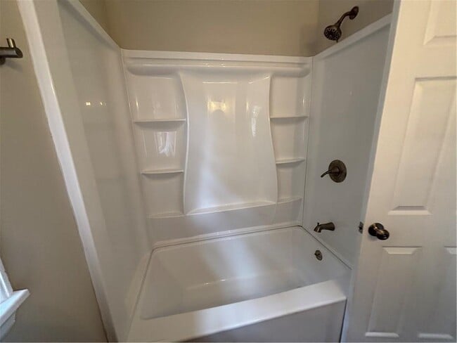 Building Photo - 119 Hickory St