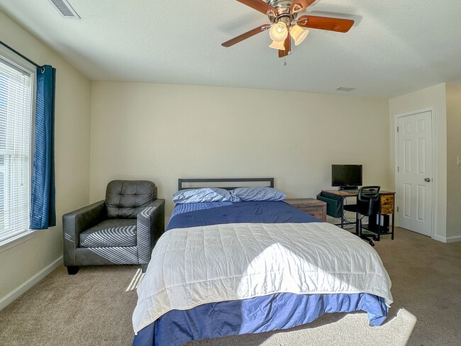 Building Photo - 5809 Miss Coral Ct