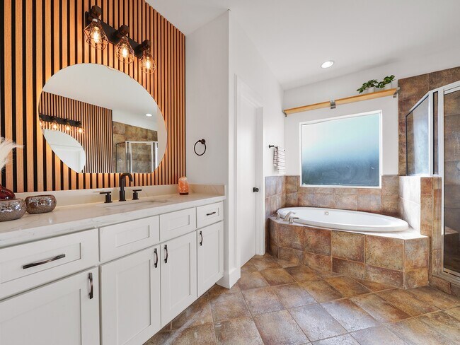 Building Photo - 907 Hartman St