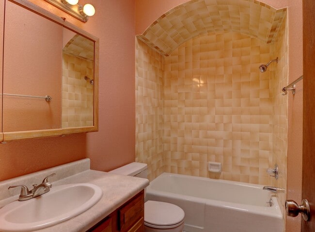 Building Photo - 3109 Las Placitas Rd