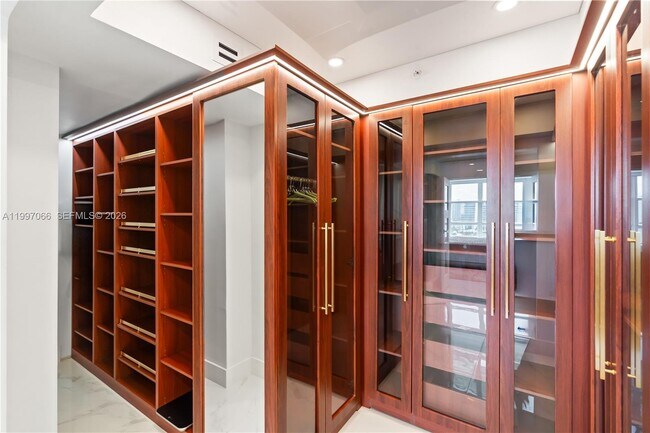 Building Photo - 19101 NE 36th Pl