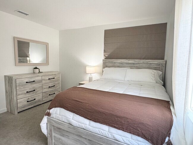 Building Photo - 297 Mildred St