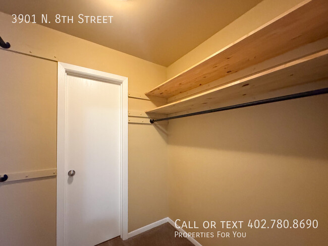 Building Photo - Fully remodeled townhome for rent!