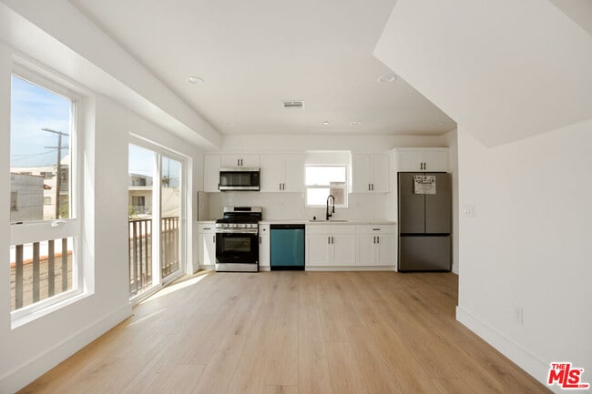 Building Photo - 1617 2nd Ave