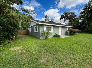 Building Photo - 2 Bed 1 Bath freshly updated!
