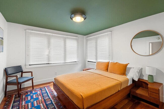 Building Photo - 2720 N Fillmore St