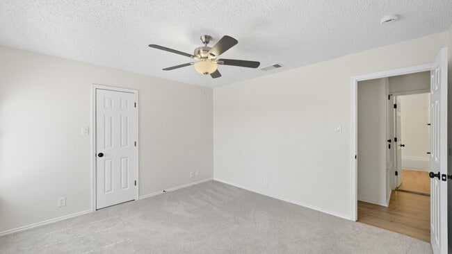 Building Photo - 1073 Stone Hollow