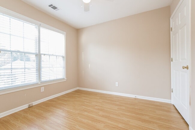 Building Photo - 605 Oxford Crest Ct NW