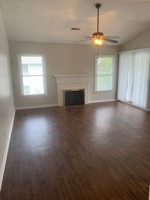 Building Photo - 3 Bed / 2 Bath at Willoughby Park