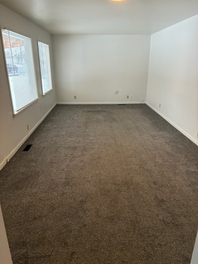 Building Photo - 343 Martin St